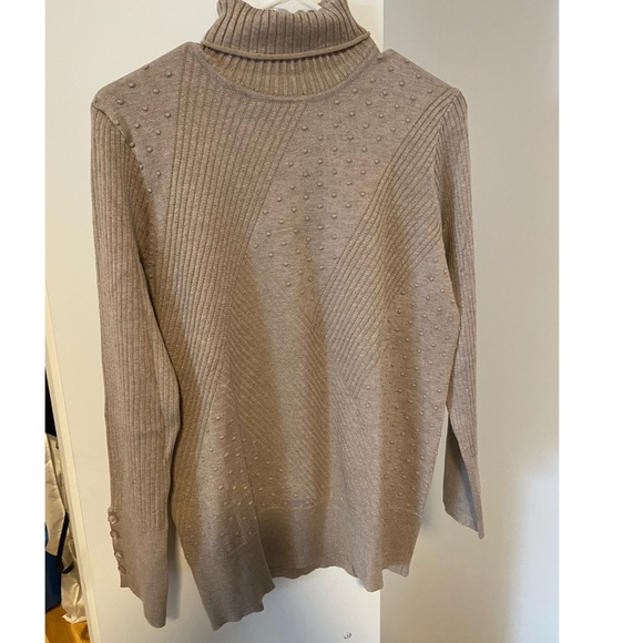 Beige turtleneck sweater - Picture 3 of 7